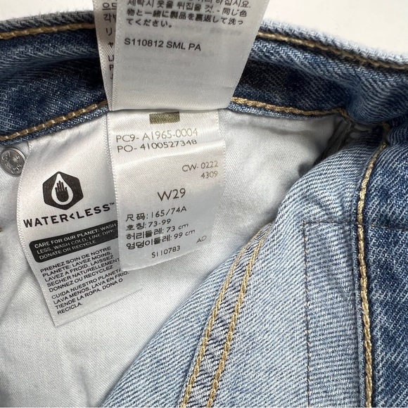 Levi’s High Waisted Mom Jean Shorts Size 29 - Picture 6 of 11